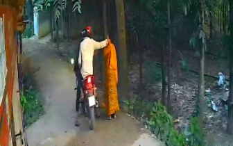 স্বর্ণ ভেবে পিস্তল ঠেকিয়ে গৃহবধূর ইমিটেশনের দুল ছিনতাই
