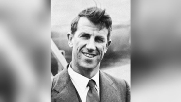 স্যার এডমন্ড হিলারি  প্রথম অভিযাত্রী হিসেবে দক্ষিণ মেরুতে পদার্পণ স্যার এডমন্ড হিলারি  প্রথম অভিযাত্রী হিসেবে দক্ষিণ মেরুতে পদার্পণ