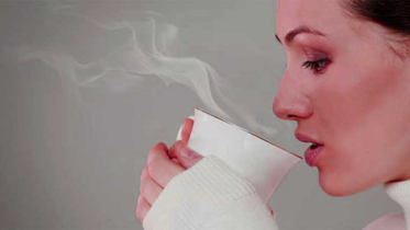 হালকা গরম পানি পানের অসাধারণ উপকারিতা