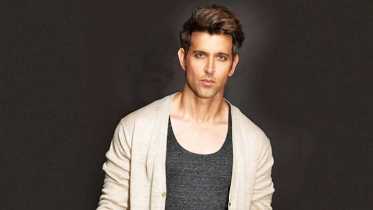 ওটিটিতে পা রাখছেন হৃতিক রোশন