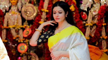 ভবানীপুরের মল্লিকবাড়িতে আনন্দে মাতোয়ারা তারকা পরিবার