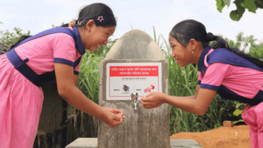বান্দরবানের ওয়াকচাকু পাড়ায় নিরাপদ সুপেয় পানি দিচ্ছে রবি 
