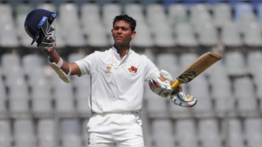 কোহলি-গাভাস্কারকে ছাড়িয়ে গেলেন জয়সোয়াল