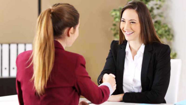 পোশাক ও উপস্থাপনায় নিজেকে আত্মবিশ্বাসী করুন পোশাক ও উপস্থাপনায় নিজেকে আত্মবিশ্বাসী করুন