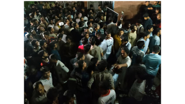চাকসু নির্বাচনের ফল ঘোষণা নিয়ে হট্টগোল, সহ-উপাচার্য অবরুদ্ধ