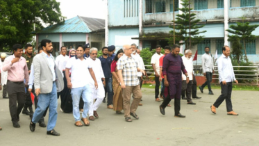 জনগণের দোরগোড়ায় সেবা পৌঁছে দিতে কাজ করছে সরকার