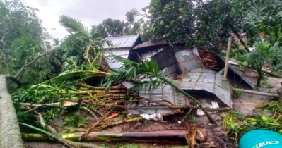 রংপুরে ঘূর্ণিঝড়ে লণ্ডভণ্ড ৮ শতাধিক ঘরবাড়ি 