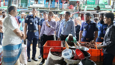 উখিয়ায় ৬ প্রতিষ্ঠানকে জরিমানা ভোক্তা অধিকারের উখিয়ায় ৬ প্রতিষ্ঠানকে জরিমানা ভোক্তা অধিকারের