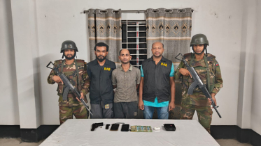 টেকনাফে সেনাবাহিনীর অভিযানে অস্ত্র ব্যবসায়ী আটক