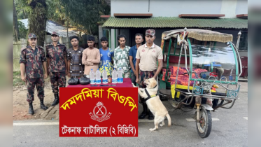 টেকনাফে ১৬ লিটার চোলাই মদসহ ইজিবাইক আটক, গ্রেপ্তার ৫ টেকনাফে ১৬ লিটার চোলাই মদসহ ইজিবাইক আটক, গ্রেপ্তার ৫