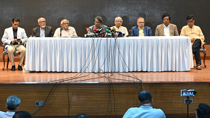 নির্বাচনের ‘আগে বা পরে’ জুলাই সনদের গণভোটের সুপারিশ ঐকমত্য কমিশনের নির্বাচনের ‘আগে বা পরে’ জুলাই সনদের গণভোটের সুপারিশ ঐকমত্য কমিশনের