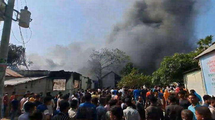 নিয়ন্ত্রণে ফায়ার সার্ভিসের ৯ ইউনিট