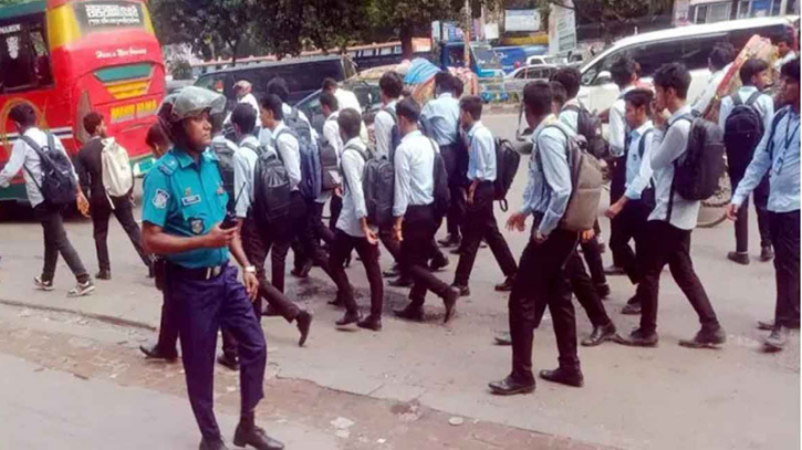দুই কলেজের শিক্ষার্থীদের মারামারি সায়েন্সল্যাবে দুই কলেজের শিক্ষার্থীদের মারামারি সায়েন্সল্যাবে