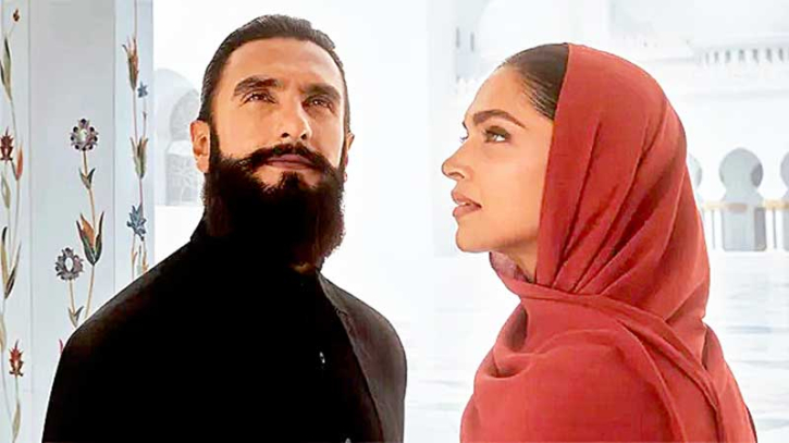 দুবাইয়ে ঘুরে আলোচনায় বলিউড দম্পতি