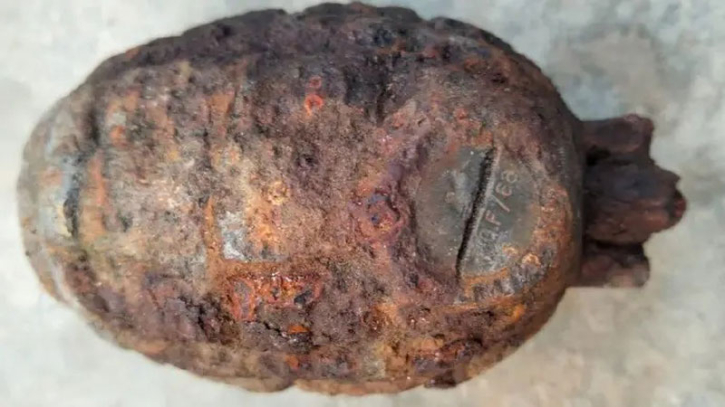 খাগড়াছড়িতে নির্মাণাধীন দোকানঘরে মিলল পরিত্যক্ত গ্রেনেড খাগড়াছড়িতে নির্মাণাধীন দোকানঘরে মিলল পরিত্যক্ত গ্রেনেড