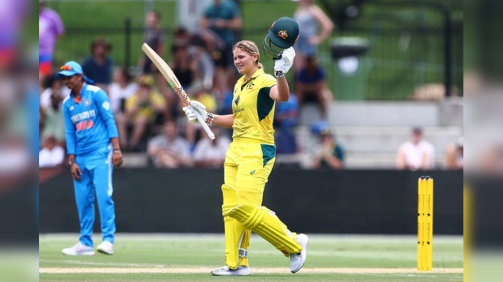 অস্ট্রেলিয়ার ৩৩৮ রানের চ্যালেঞ্জিং স্কোর, ভারতের সামনে কঠিন লক্ষ্য অস্ট্রেলিয়ার ৩৩৮ রানের চ্যালেঞ্জিং স্কোর, ভারতের সামনে কঠিন লক্ষ্য