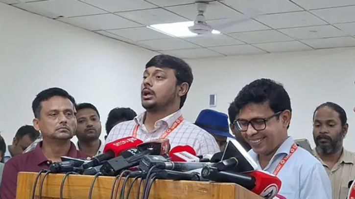 ‘পিছলা মাঠে বেশি তেলমর্দন করেন আইন উপদেষ্টা’