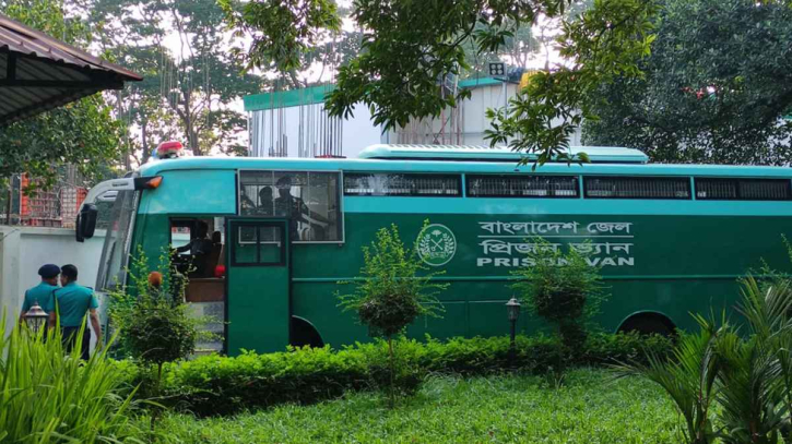মানবতাবিরোধী মামলায় ট্রাইবুনালে সেনা কর্মকর্তারা মানবতাবিরোধী মামলায় ট্রাইবুনালে সেনা কর্মকর্তারা