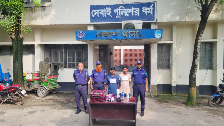নরসিংদীতে প্রবাসীর বাড়িতে চুরি, গ্রেপ্তার ২ নরসিংদীতে প্রবাসীর বাড়িতে চুরি, গ্রেপ্তার ২