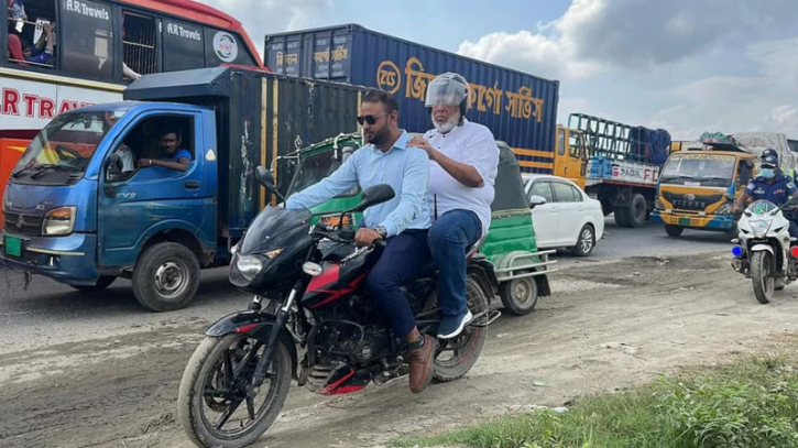 মোটর সাইকেল চালকদের ১০ হাজার হেলমেট দেওয়া হবে মোটর সাইকেল চালকদের ১০ হাজার হেলমেট দেওয়া হবে