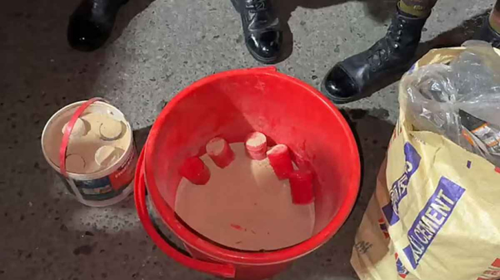 মোহাম্মদপুরে সেনা অভিযানে ককটেল উদ্ধার মোহাম্মদপুরে সেনা অভিযানে ককটেল উদ্ধার