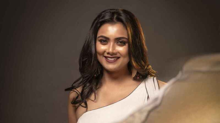 শাকিবের ‘প্রিন্স’ সিনেমায় নায়িকা ইধিকার ৩০ লাখ টাকার পারিশ্রমিক দাবি শাকিবের ‘প্রিন্স’ সিনেমায় নায়িকা ইধিকার ৩০ লাখ টাকার পারিশ্রমিক দাবি