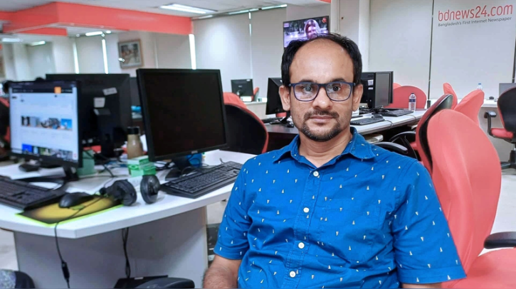 ঢাকা থেকে বাড়ি ফেরার পথে সাংবাদিকের ওপর হামলা ঢাকা থেকে বাড়ি ফেরার পথে সাংবাদিকের ওপর হামলা