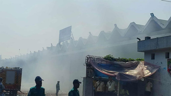 শাহজালাল বিমানবন্দরের কার্গো ভিলেজ থেকে এখনো ধোঁয়া, তদন্তে বিমান