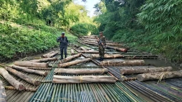 খাগড়াছড়ির দুর্গম লক্ষীছড়িতে ১ কোটি ২০ লাখ টাকার অবৈধ কাঠ জব্দ