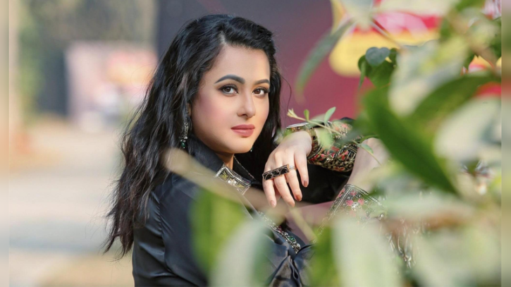 পূর্ণিমার পোস্টে তোলপাড় নেটদুনিয়া পূর্ণিমার পোস্টে তোলপাড় নেটদুনিয়া