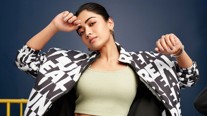 বাগদান নিয়ে রহস্যই রাখলেন রাশমিকা বাগদান নিয়ে রহস্যই রাখলেন রাশমিকা