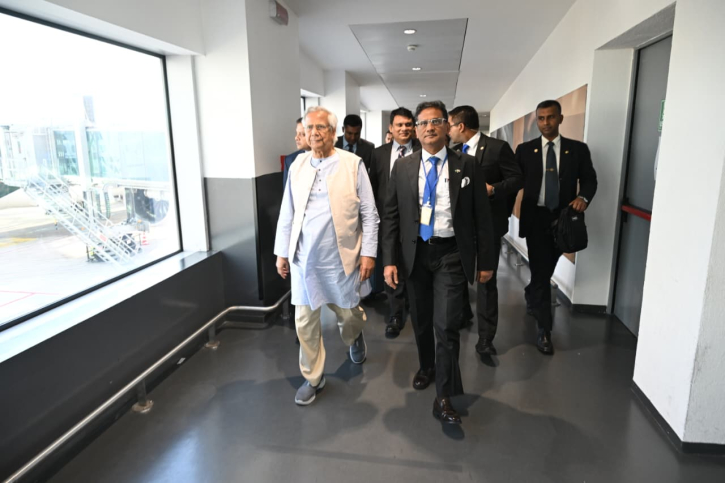 রোমে পৌঁছেছেন প্রধান উপদেষ্টা ড. মুহাম্মদ ইউনূস 