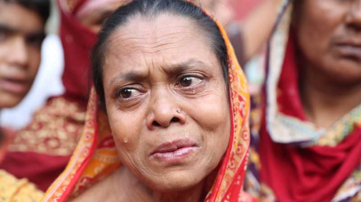 স্বজনের খোঁজে মিরপুরে অসংখ্য মানুষ