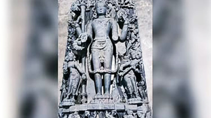 মাটির নিচে মিললো কষ্টিপাথরের বিষ্ণুমূর্তি মাটির নিচে মিললো কষ্টিপাথরের বিষ্ণুমূর্তি