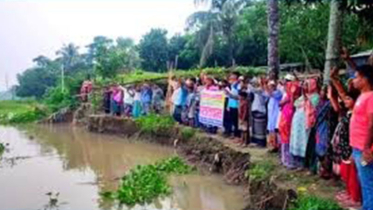  ভাঙনের আতঙ্কে বিদ্যালয়-মসজিদও ঝুঁকিতে