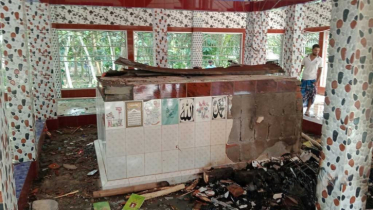 কুমিল্লায় হাত মাইকে ঘোষণা দিয়ে মাজারে হামলা ও আগুন