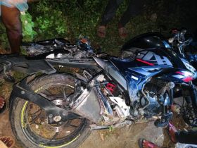 ৩ মোটরসাইকেলে ৬ তরুণ: একটি নিয়ন্ত্রণ হারিয়ে নিহত ২