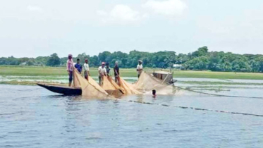 ২৫ জেলে আটক, দেড় লাখ টাকা জরিমানা