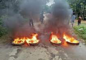 খাগড়াছড়িতে সকাল-সন্ধ্যা সড়ক অবরোধ