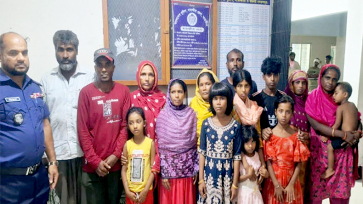 সাতক্ষীরা সীমান্তে ১৫ বাংলাদেশিকে ফেরত বিএসএফের সাতক্ষীরা সীমান্তে ১৫ বাংলাদেশিকে ফেরত বিএসএফের