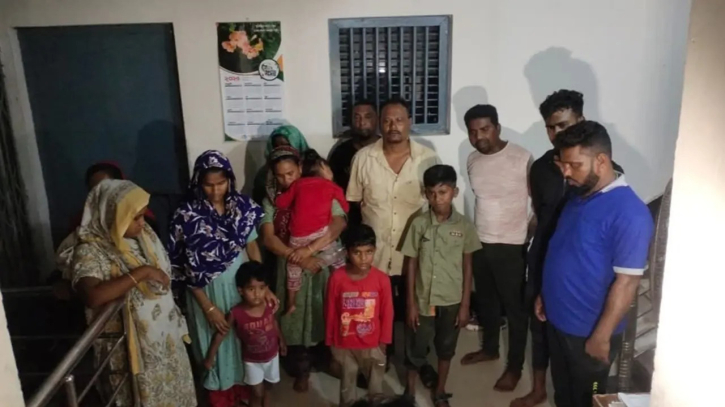 বিজিবির কাছে ১৪ বাংলাদেশিকে হস্তান্তর করল বিএসএফ