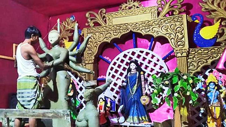 চাঁদপুরে ২২৪ মণ্ডপে শারদীয় দুর্গোৎসবের আমেজ, কঠোর নিরাপত্তায় উৎসবের প্রস্তুতি